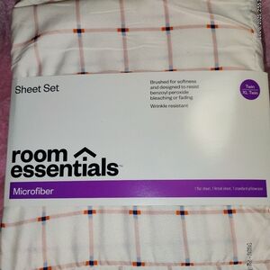 Room Essentials Microfiber Sheet Set - White and Orange